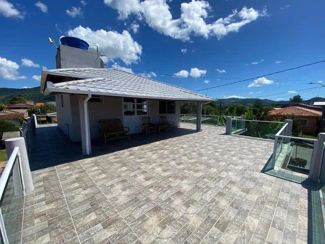 Imagem 14: Casa À Venda em Garopaba-Sc: 2 Quartos, 1 Suíte, 3 Vagas. Oportunidade Única em Localização Privilegiada!
