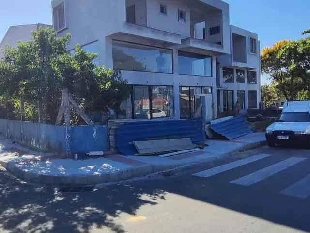 Imagem 2: Imperdível oportunidade! Sobrado à venda no centro de Garopaba-SC, Poucos metros do mar