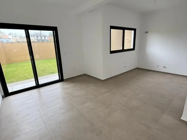 Imagem 12: Casa à Venda em Garopaba-SC: Sobrado no Panorâmico - 3 quartos, 1 suíte, 2 salas, 3