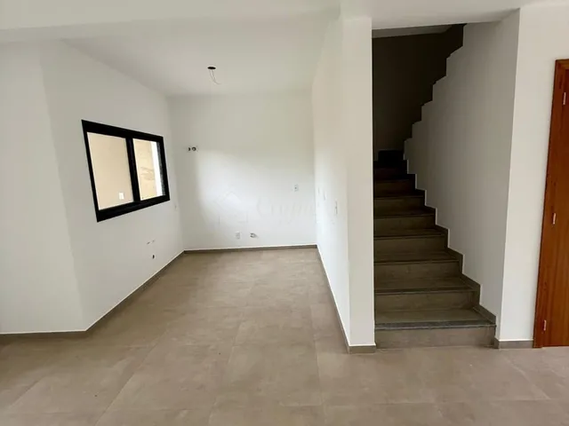 Imagem 14: Casa à Venda em Garopaba-SC: Sobrado no Panorâmico - 3 quartos, 1 suíte, 2 salas, 3