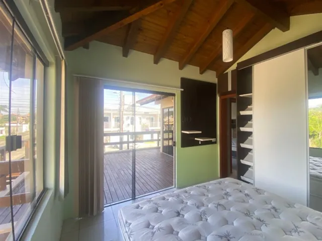 Imagem 2: Imperdível oportunidade de compra: Casa ampla no Centro de Garopaba-SC com 3 quartos, 1