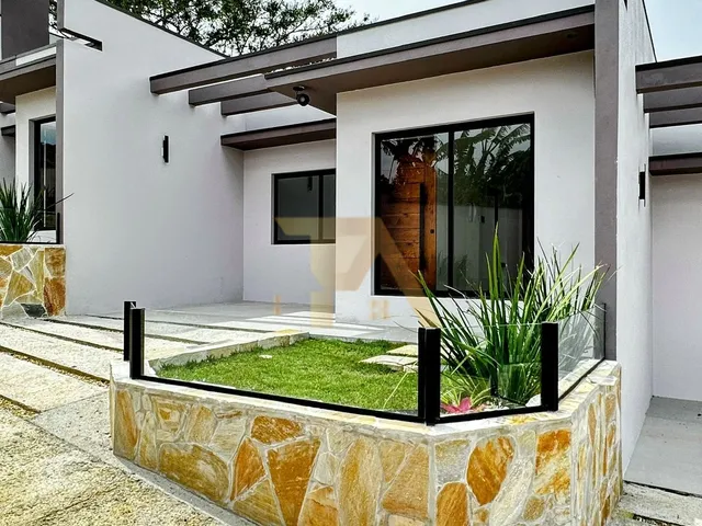 Imagem: Imperdível Residência À Venda em Garopaba-Sc