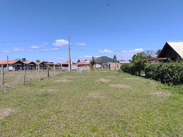 Imagem 3: Terreno à Venda em Imbituba-SC, Bairro Araçatuba: 360m² de Oportunidade e