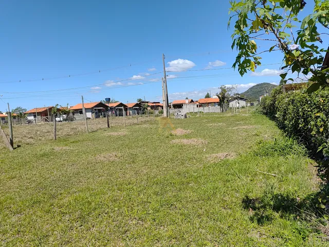 Imagem 4: Terreno à Venda em Imbituba-SC, Bairro Araçatuba: 360m² de Oportunidade e