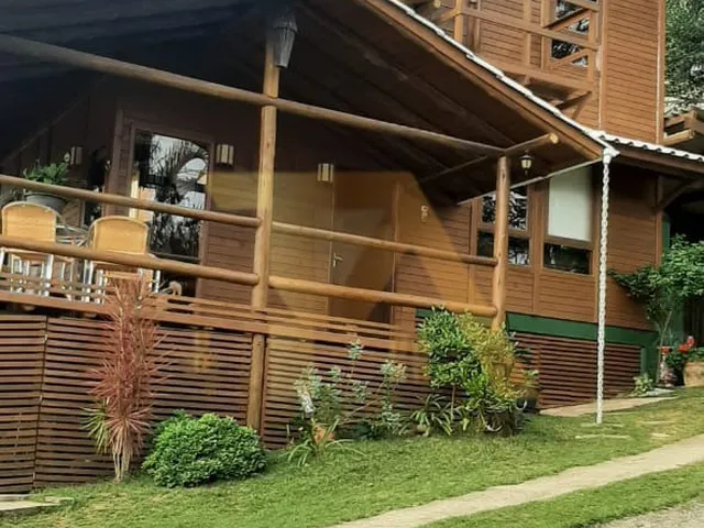 Imagem 8: Pousada com cabanas e casa principal na Praia do Rosa