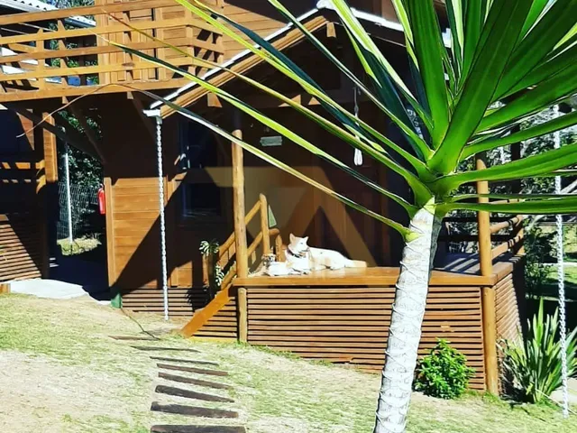 Imagem 6: Pousada com cabanas e casa principal na Praia do Rosa