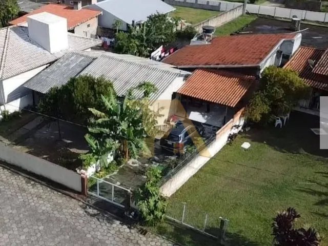 Imagem: Duas casas em terreno amplo em localização