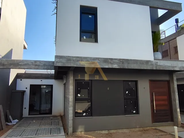 Imagem: Casa de alto padrão com vista para o mar