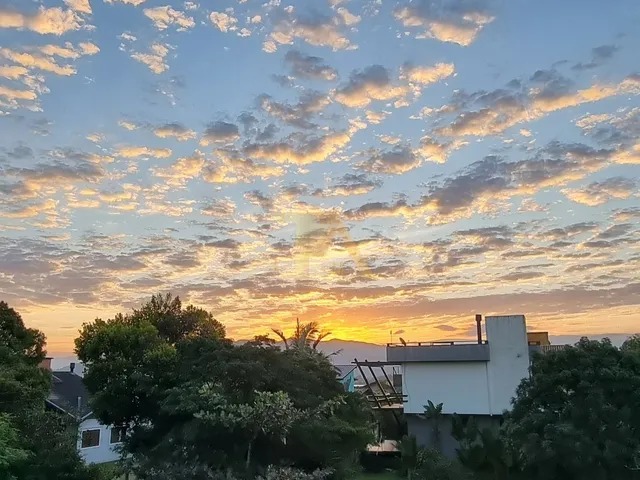 Imagem 14: Imóvel completo com piscina, duas casas e sala comercial para investir em Ibiraquera