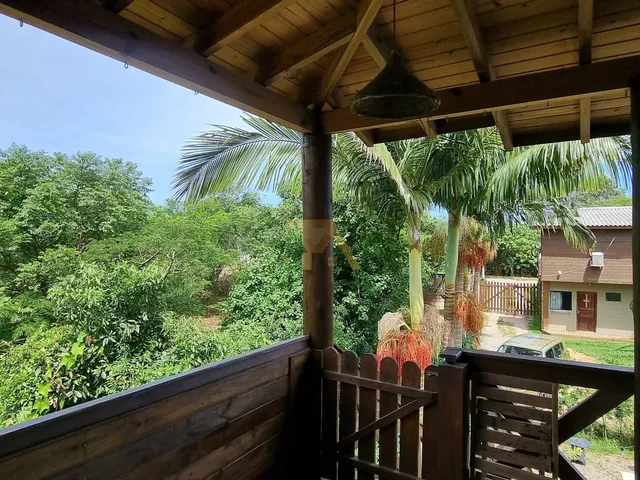 Imagem 4: Imóvel completo com piscina, duas casas e sala comercial para investir em Ibiraquera