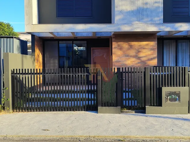 Imagem 1: Imperdível oportunidade: Casa à venda em Garopaba-SC, 800 metros do MAR, 2 quartos, 2