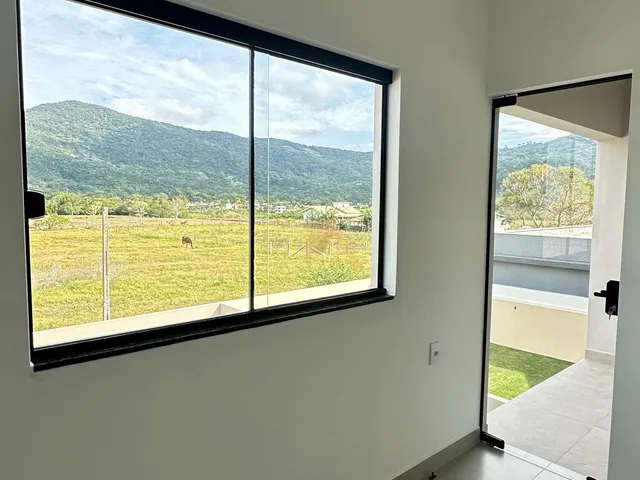 Imagem 3: Imperdível residência com 2 suítes à venda em Garopaba-SC, bairro Encantada