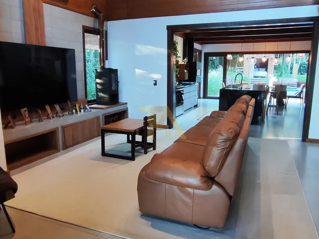 Imagem 2: Imperdível casa de luxo em Ibiraquera: 4 quartos, 3 suítes, 5 banheiros, 4 vagas