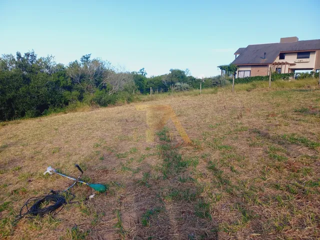 Imagem 1: Terreno de 700m² na Praia do Rosa com Matrícula e Financiável