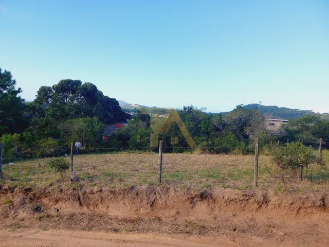Imagem 2: Terreno de 700m² na Praia do Rosa com Matrícula e Financiável