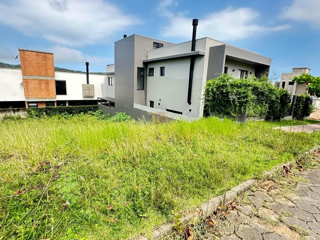 Imagem: Terreno de 299m² a 5 Minutos da Praia