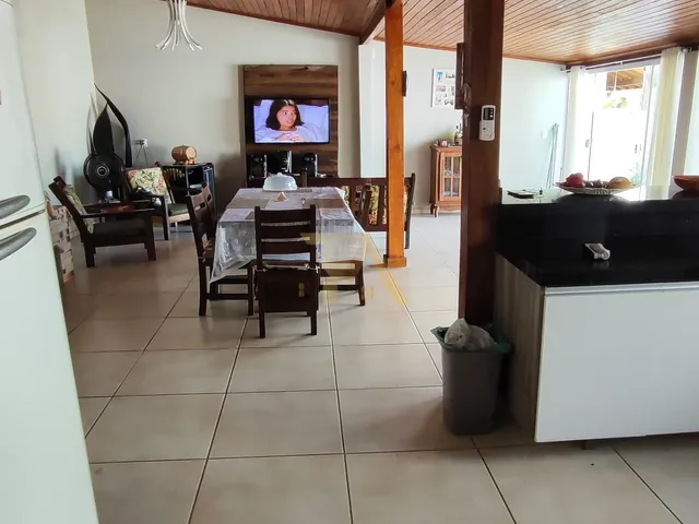 Imagem 4: Imóvel à venda em Imbituba-SC: Residência espaçosa com 4 quartos, 3 salas e 176m² no