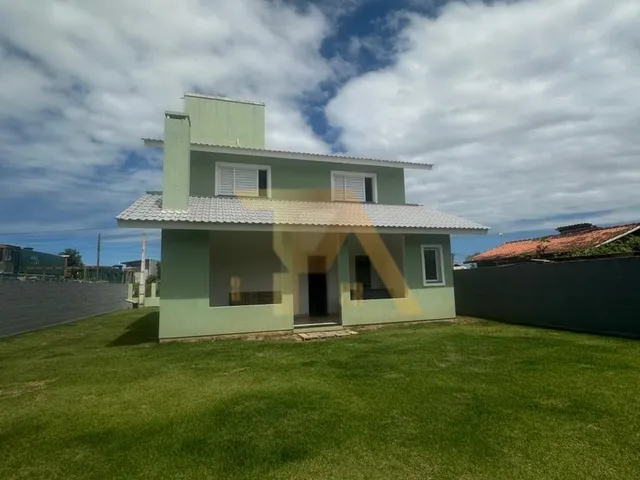 Imagem: A casa possui 3 Dormitórios, 1 Suíte, 1 Banheiro, 1 Vaga