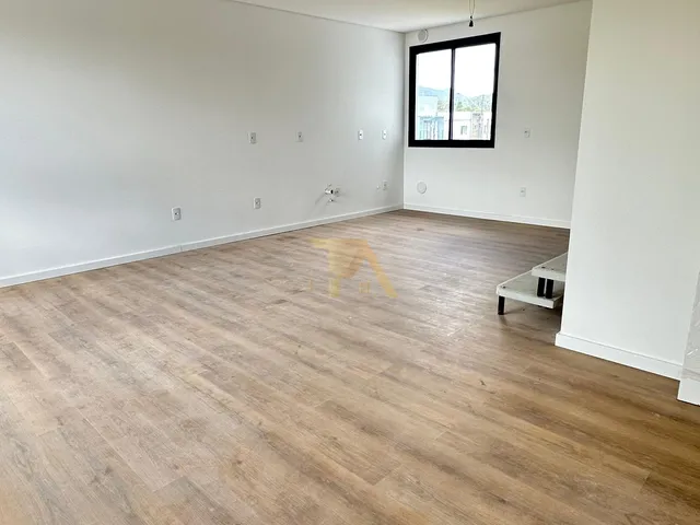 Imagem: O apartamento possui 2 Dormitórios, 1 Suíte, 1 Banheiro,
