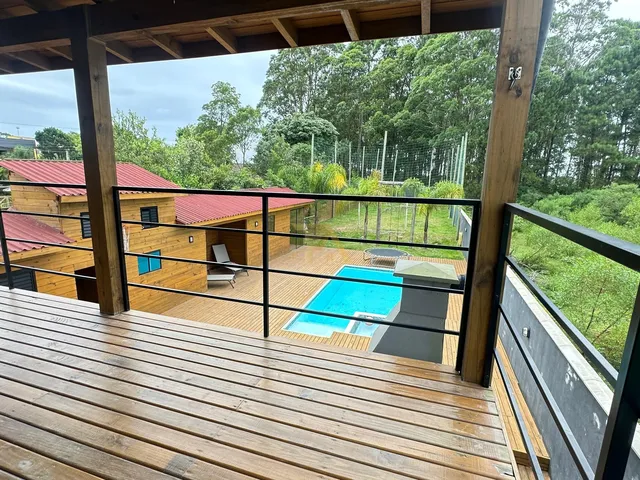 Imagem: Casa com 5 Quartos (3 Suítes), Piscina