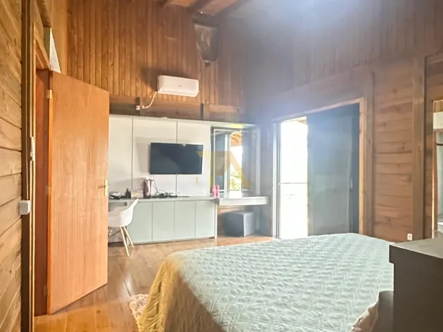 Imagem 10: Casa com 5 Quartos (3 Suítes), Piscina e Área de Lazer