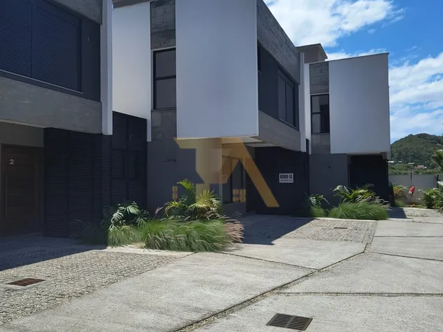 Imagem 7: Imperdível: Casa à venda em Garopaba, bairro Ambrosio, 3 quartos, 1 suíte, 2 salas, 1