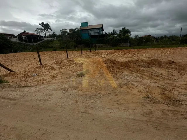 Imagem 4: Terreno próximo à lagoa