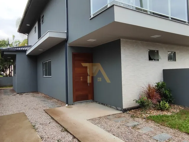 Imagem: A casa possui 2 Dormitórios, 2 Suítes, 1 Banheiro, 6