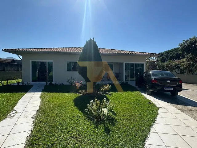 Imagem: A casa possui 3 Dormitórios, 1 Suíte, 2 Banheiros, 995m²