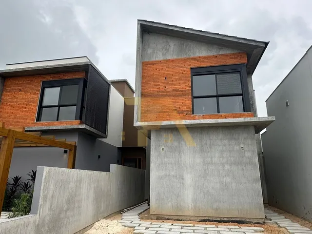 Imagem: A casa possui 3 Dormitórios, 3 Suítes, 3 Banheiros,