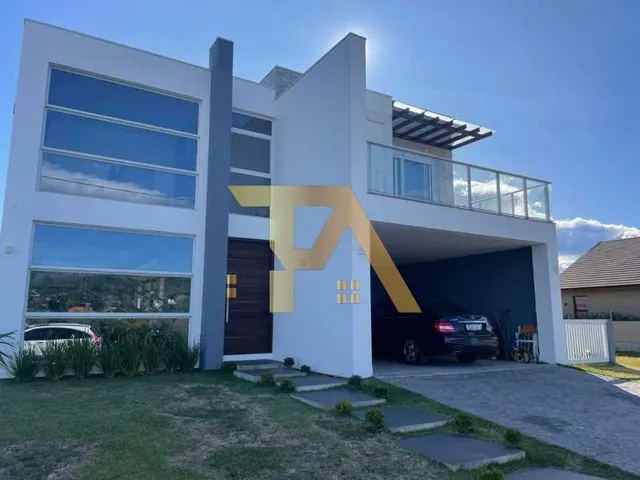 Imagem: A casa possui 4 Dormitórios, 2 Suítes, 3 Banheiros, 2