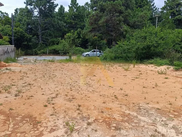 Imagem: O terreno possui 1 Dormitório, 1 Banheiro, 1 Vaga na