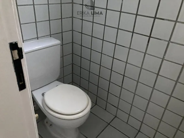 Imagem 2: Casa comercial em Casa Forte com 10 salas e wcs privativos