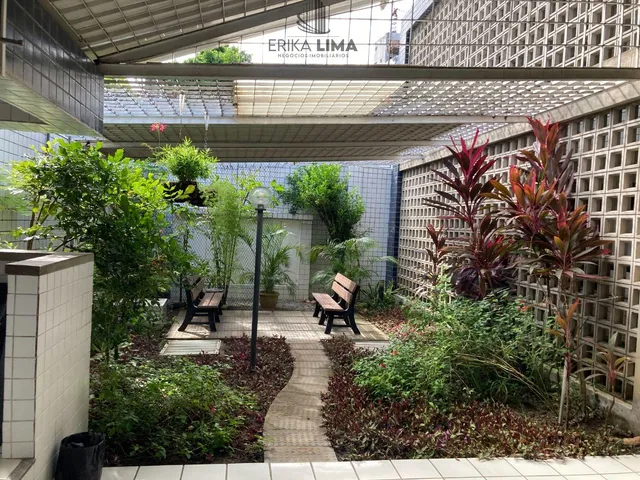 Imagem 3: Casa comercial em Casa Forte com 10 salas e wcs privativos