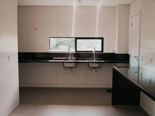 Imagem 2: Casa em condomínio fechado com 05 suítes