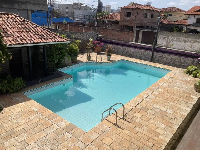 Imagem 5: Casa à venda com 07 quartos sendo 03 suítes, super área de lazer com piscina e espaço