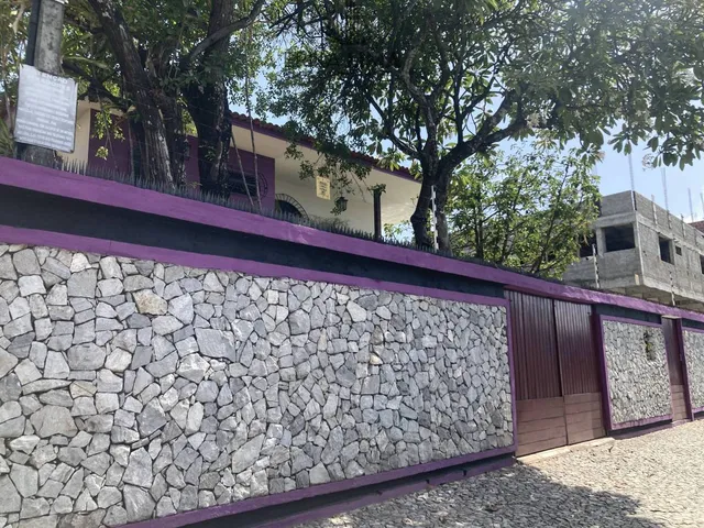 Imagem 2: Casa à venda com 07 quartos sendo 03 suítes, super área de lazer com piscina e espaço