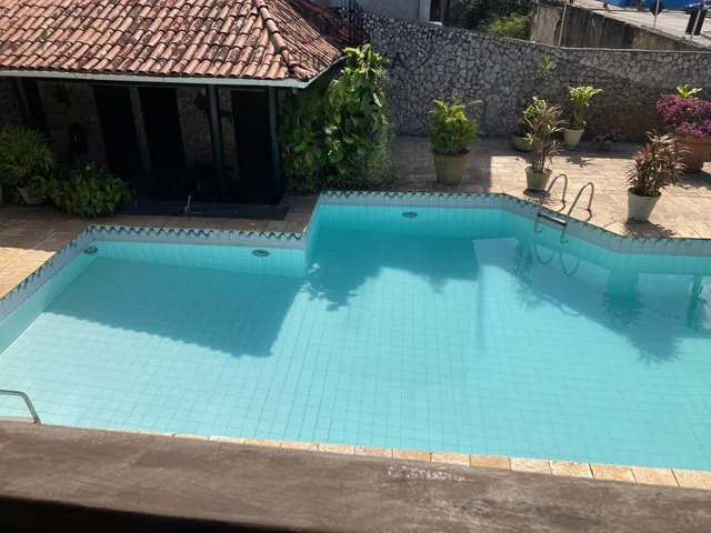 Imagem 3: Casa à venda com 07 quartos sendo 03 suítes, super área de lazer com piscina e espaço