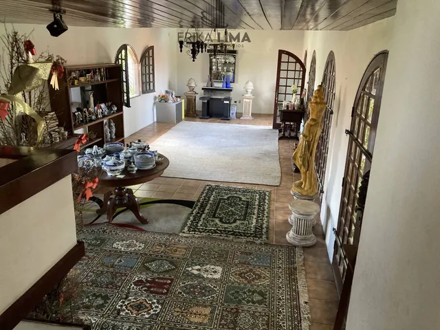 Imagem: Casa à venda com 07 quartos sendo 03 suítes