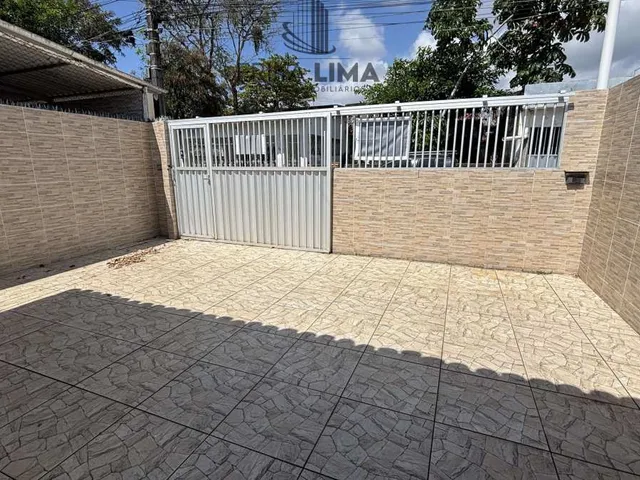 Imagem: A casa possui 3 Dormitórios, 1 Banheiro, 2 Vagas na