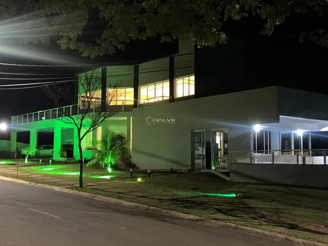 Imagem: A casa em condomínio possui 4 Dormitórios, 4 Suítes, 1