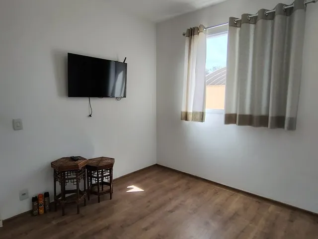 Imagem: O apartamento possui 2 Dormitórios, 1 Banheiro, 2 Vagas na