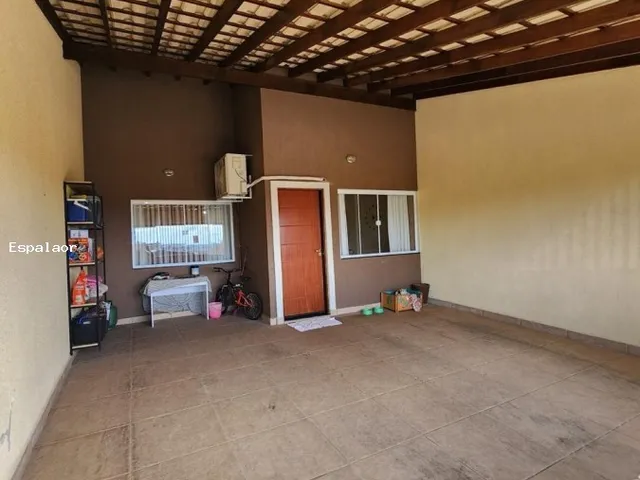 Imagem: A casa possui 2 Dormitórios, 1 Suíte, 2 Banheiros, 2