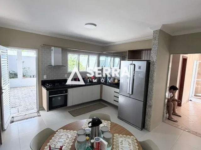 Imagem 8: Buraquinho | Casa com 258m² | 4/4 com 2 Suítes | Piscina | Energia Solar
