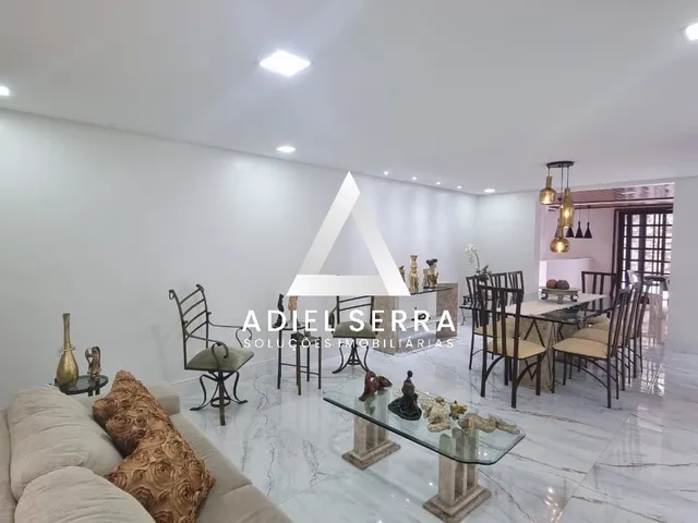 Imagem: A casa possui 4 Dormitórios, 2 Suítes, 4 Banheiros, 3