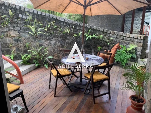 Imagem: A casa em condomínio possui 4 Dormitórios, 4 Suítes, 6