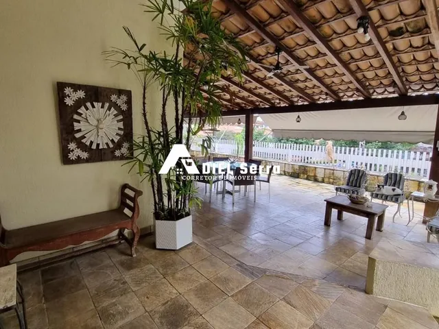 Imagem: A casa em condomínio possui 5 Dormitórios, 3 Suítes, 6