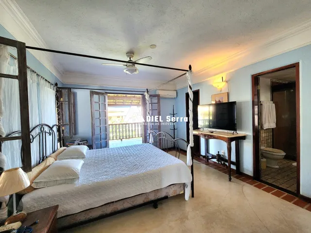Imagem 6: Piatã - 675m² total - 5 quartos - 2 suítes - Gabinete - Despensa - 2 varandas - Placa