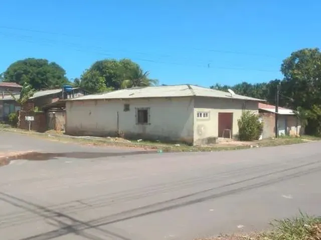 Imagem: A casa possui 3 Dormitórios, 3 Banheiros, 2 Vagas na