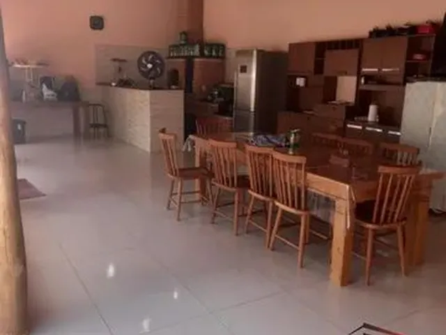 Imagem: A casa possui 3 Dormitórios, 3 Banheiros, 2 Vagas na